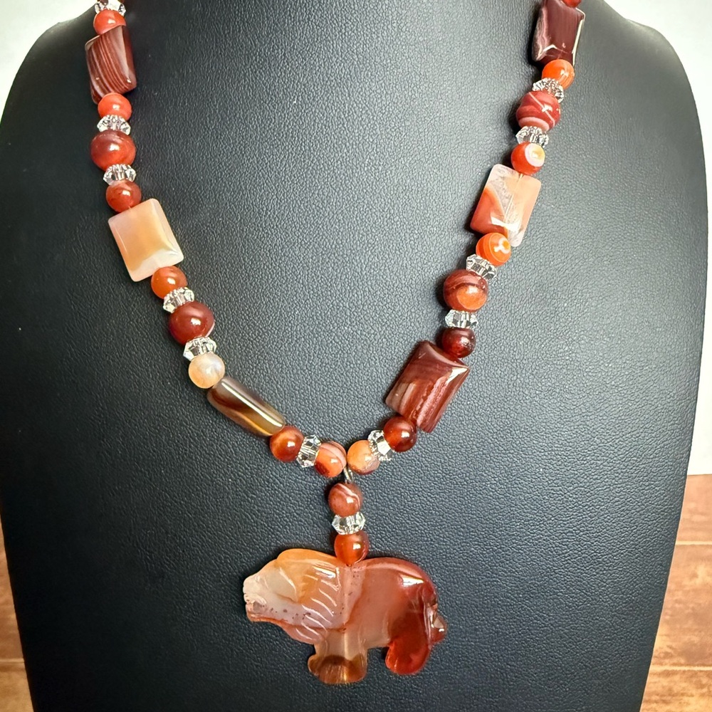Red and Brown Carnelian Bear Pendant Necklace - Picture 4 of 11